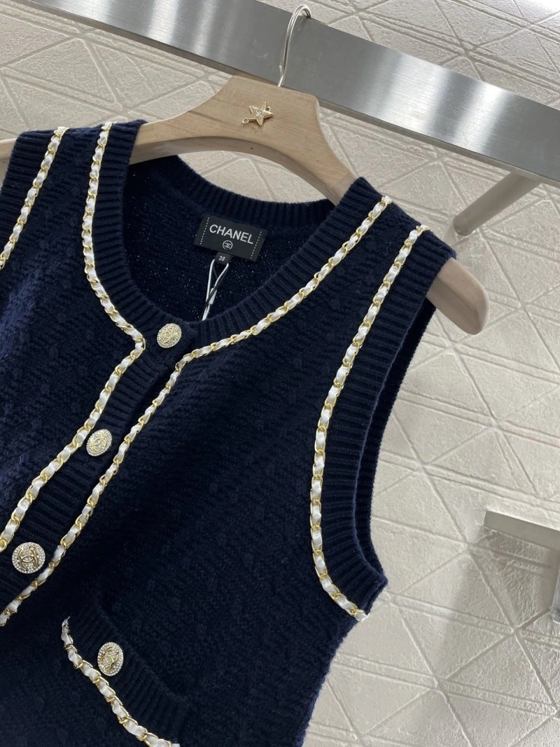 Trendsetting Chanel Vest 109387