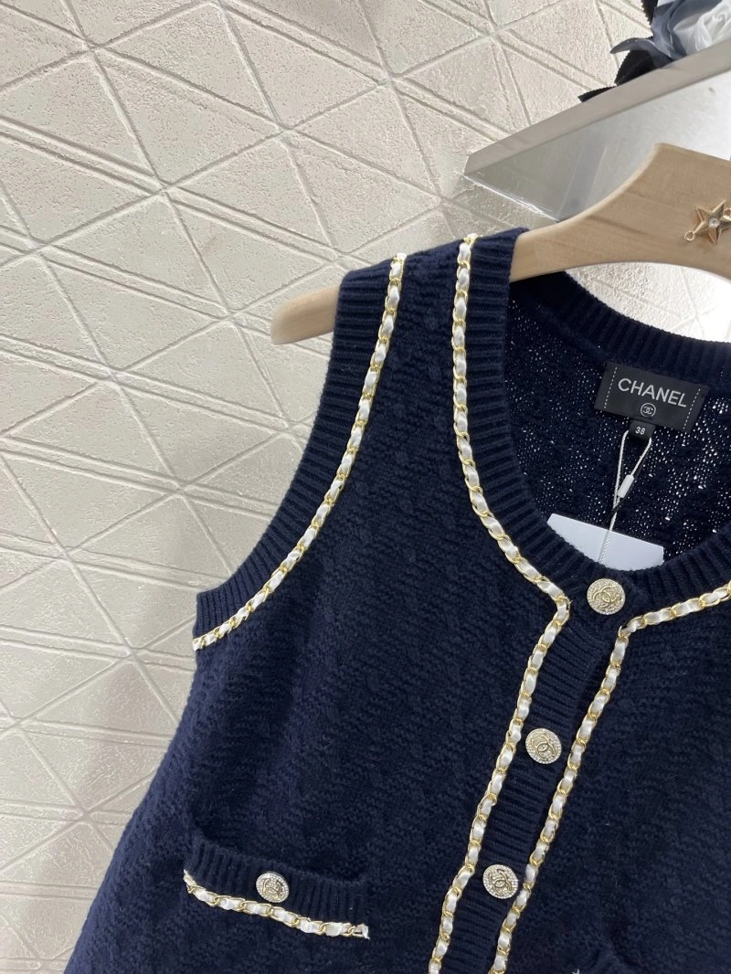 Trendsetting Chanel Vest 109387