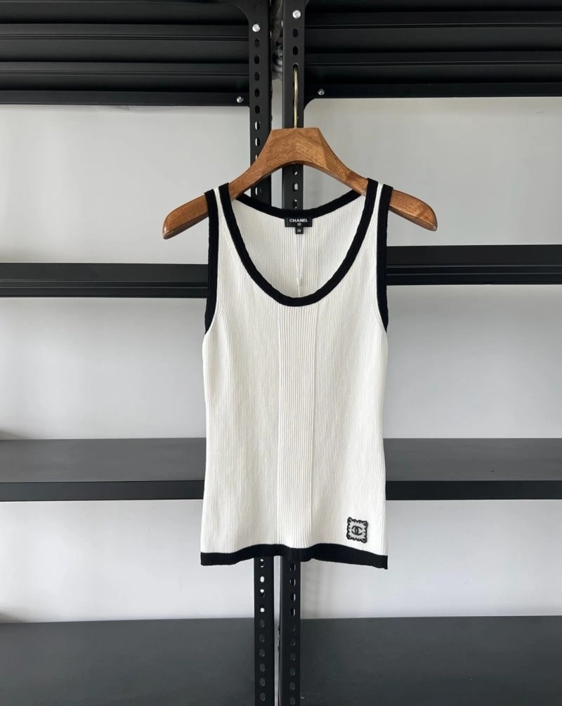 UrbanChic Chanel Vest 109350