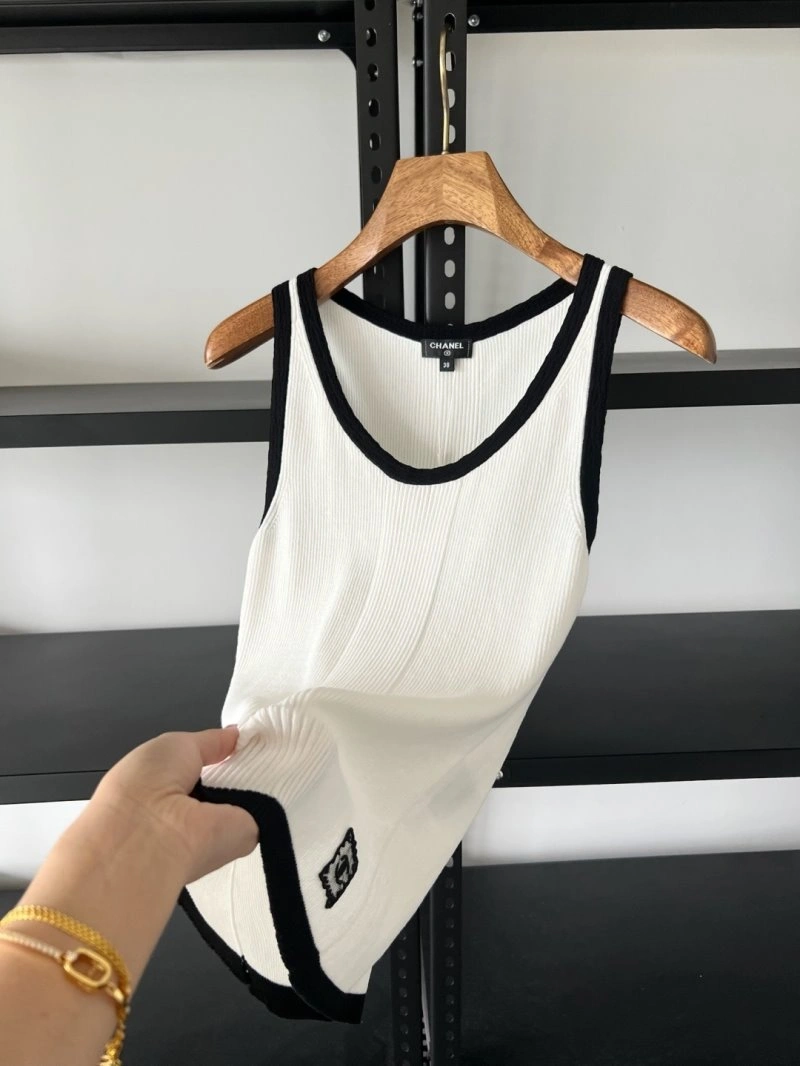 UrbanChic Chanel Vest 109350