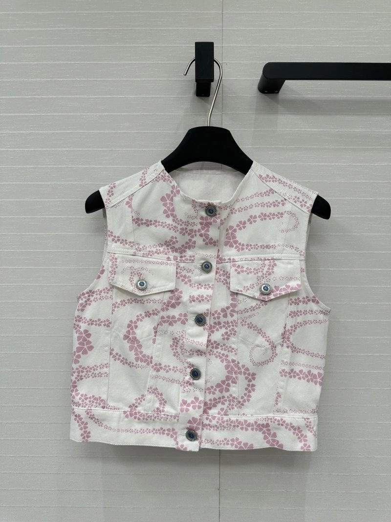 Sleek Chanel Vest 109368