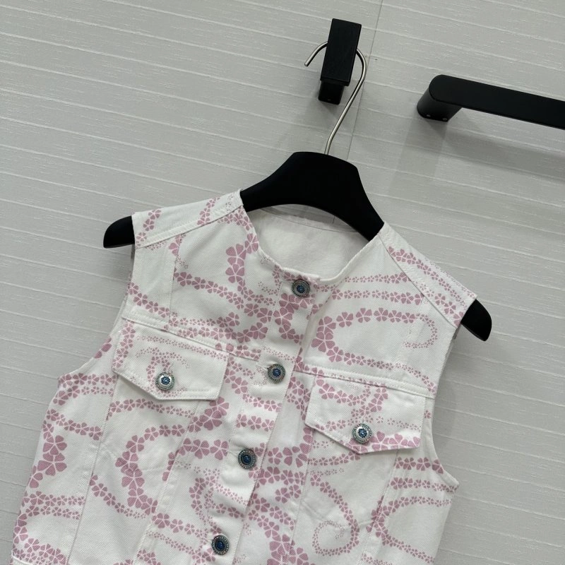 Sleek Chanel Vest 109368
