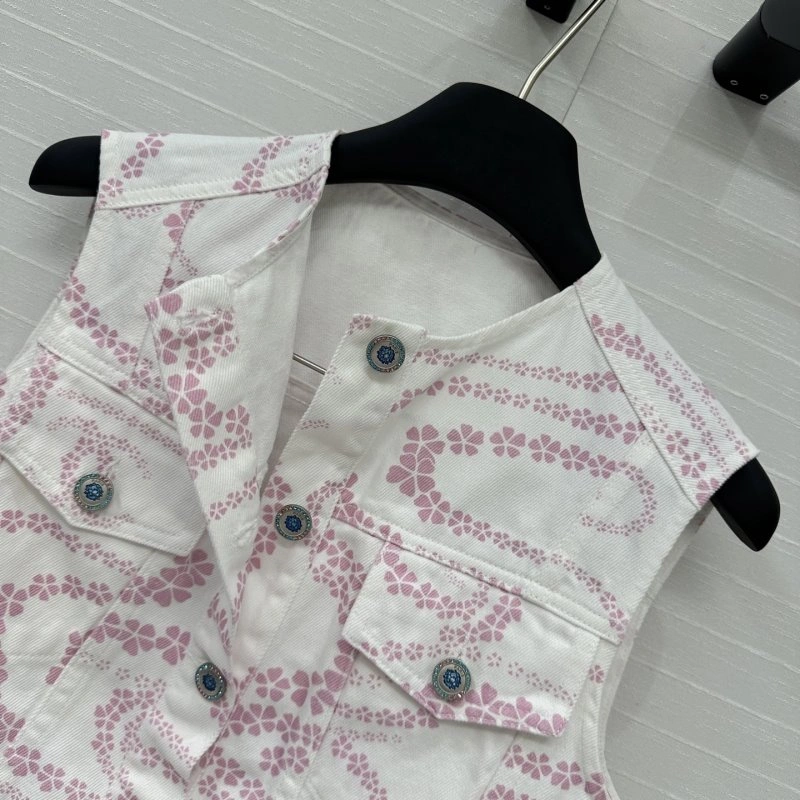 Sleek Chanel Vest 109368