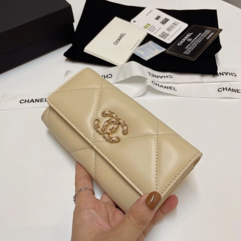 Contemporary Chanel Wallet Purse 68730