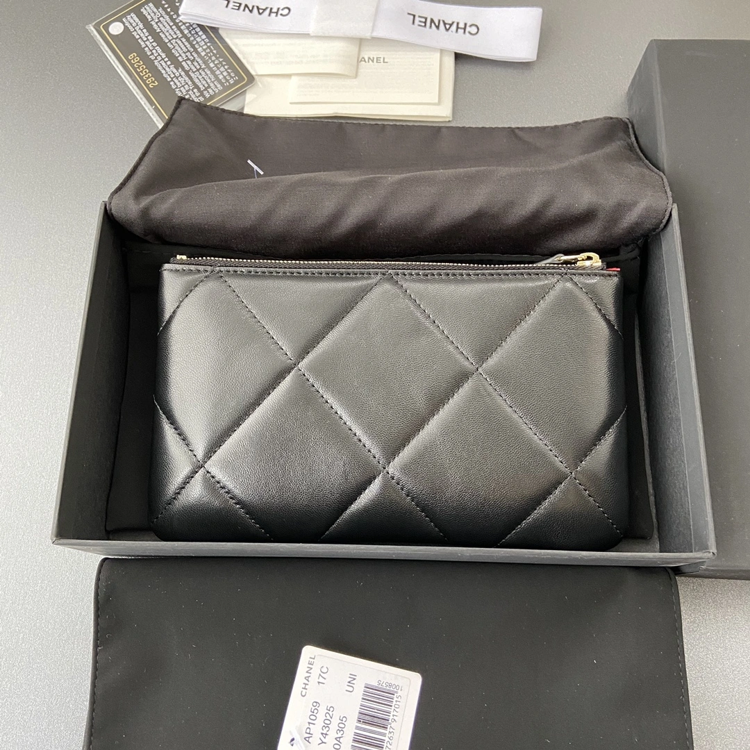 Chanel Wallets Purse TechFriendly 56585