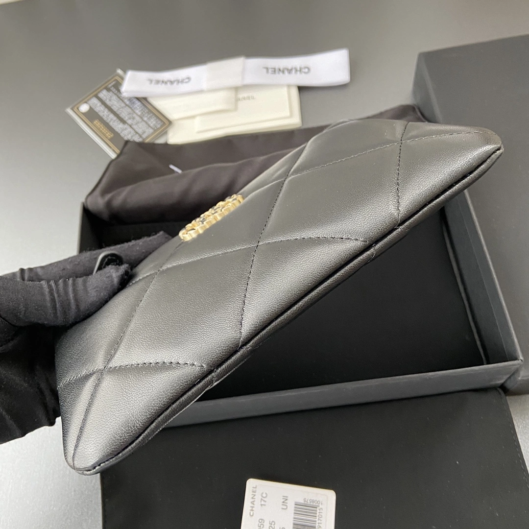 Chanel Wallets Purse TechFriendly 56585