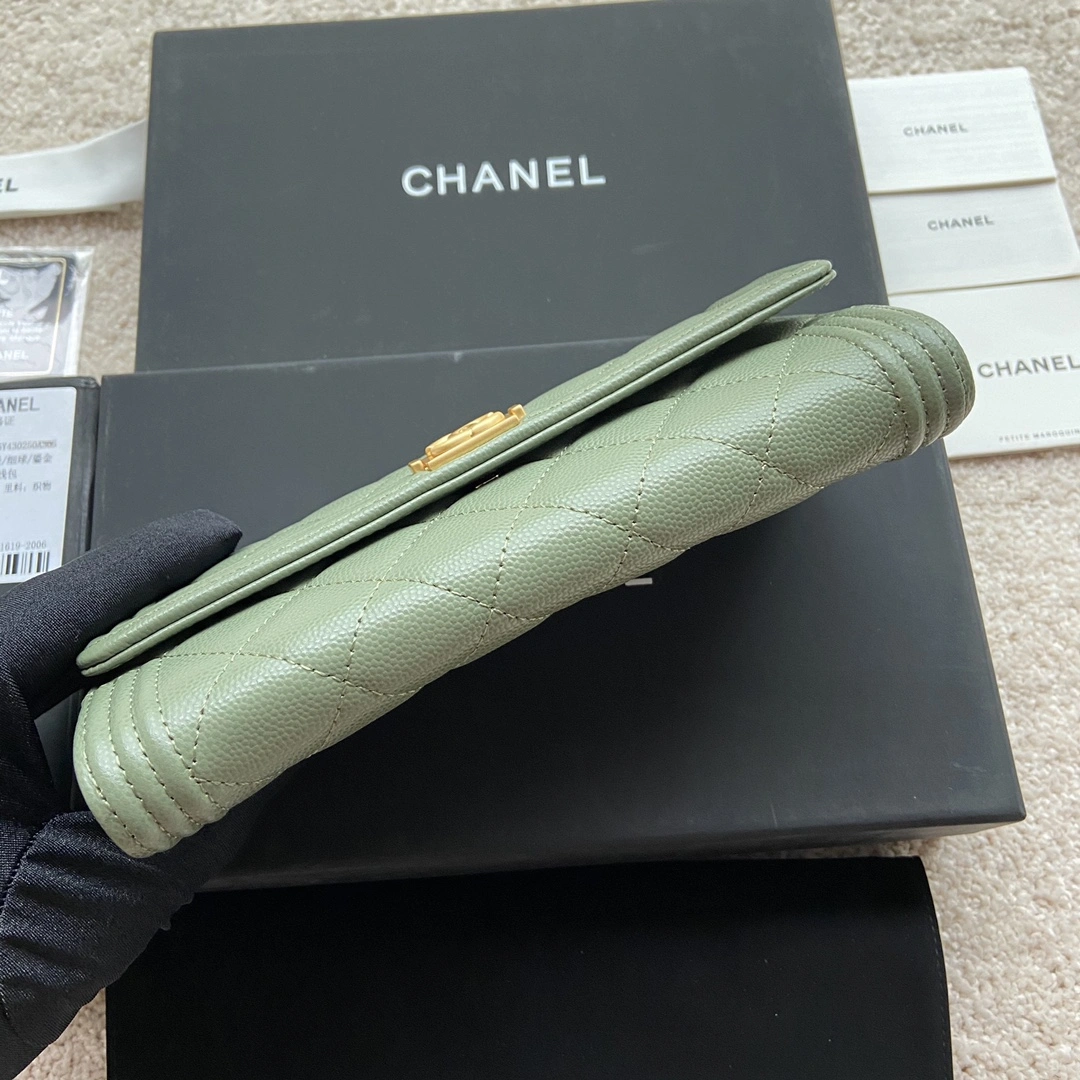 Sleek Chanel Wallets Purse 56555