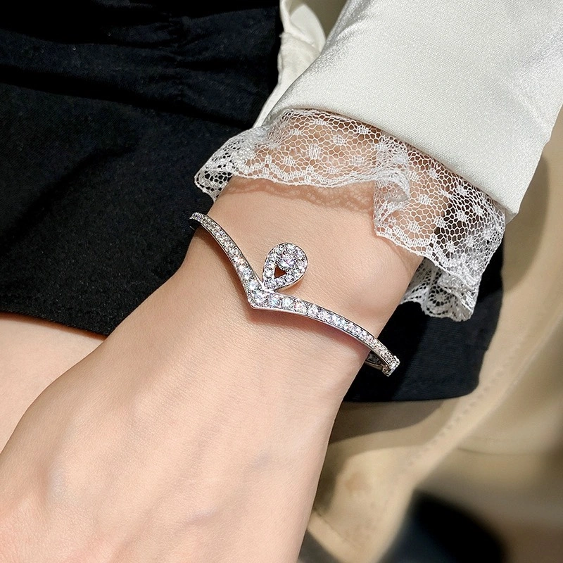 Supportive Chaumet Bracelets 214311