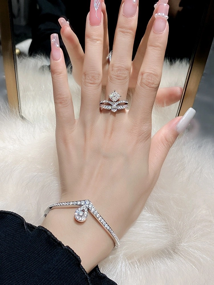 Supportive Chaumet Bracelets 214311