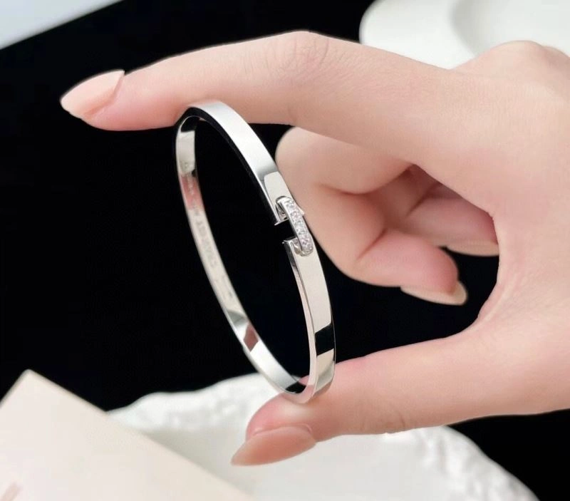 Refined Chaumet Bracelets 212669