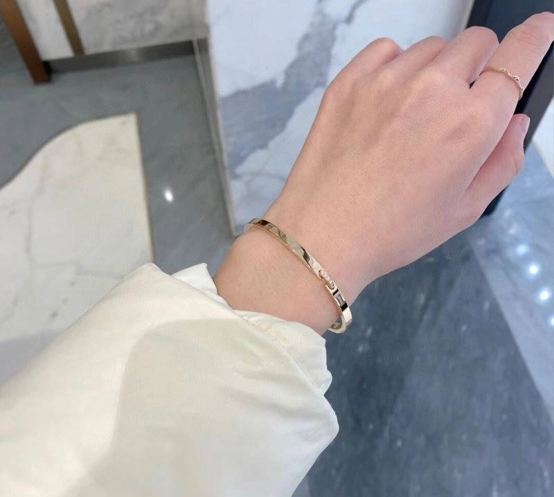 Refined Chaumet Bracelets 212669