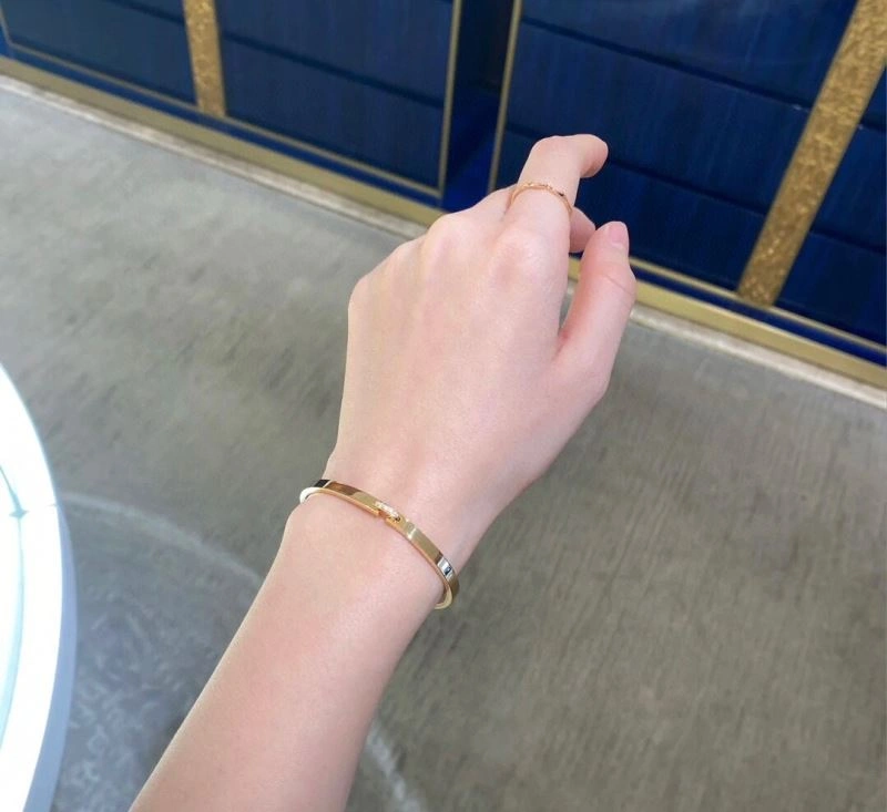 Refined Chaumet Bracelets 212669