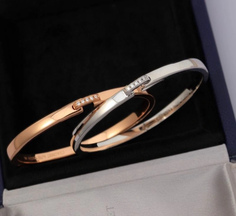 Refined Chaumet Bracelets 212669