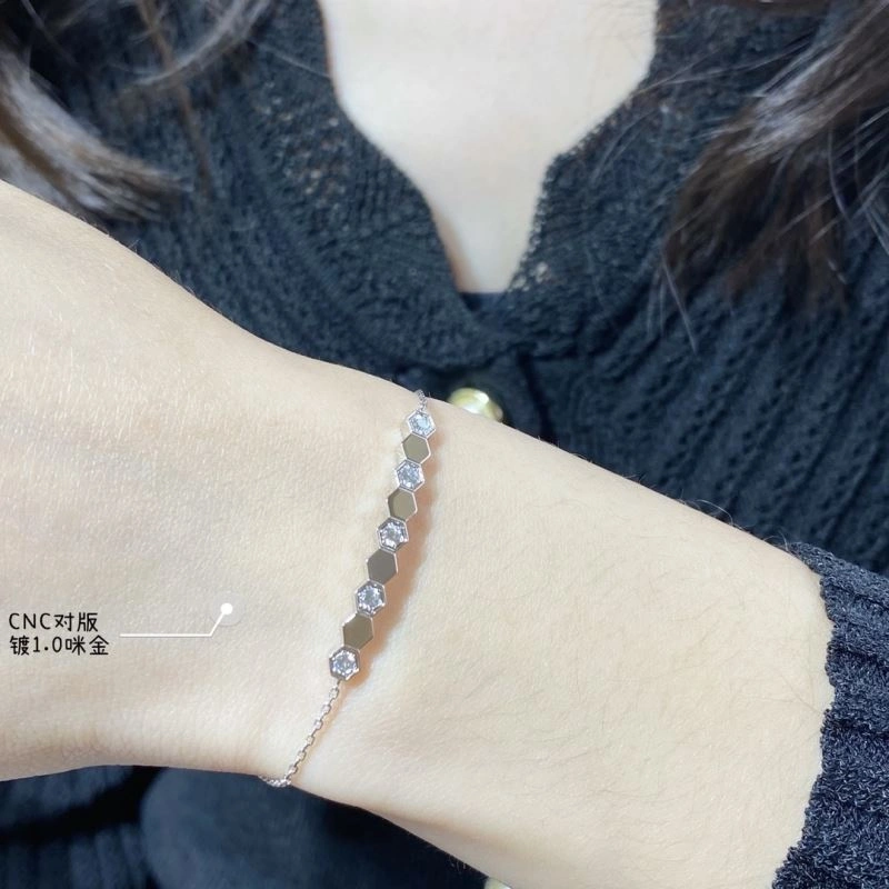 UrbanChic Chaumet Bracelets 211395