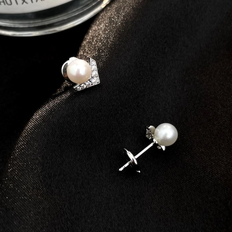 HighPerformance Chaumet Earrings 213538