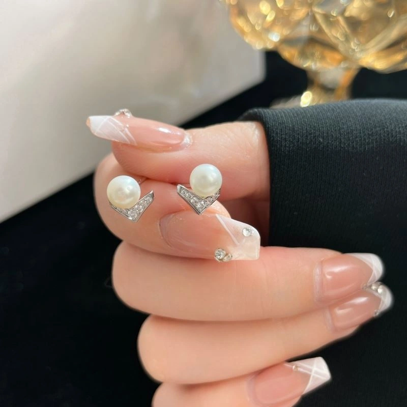HighPerformance Chaumet Earrings 213538