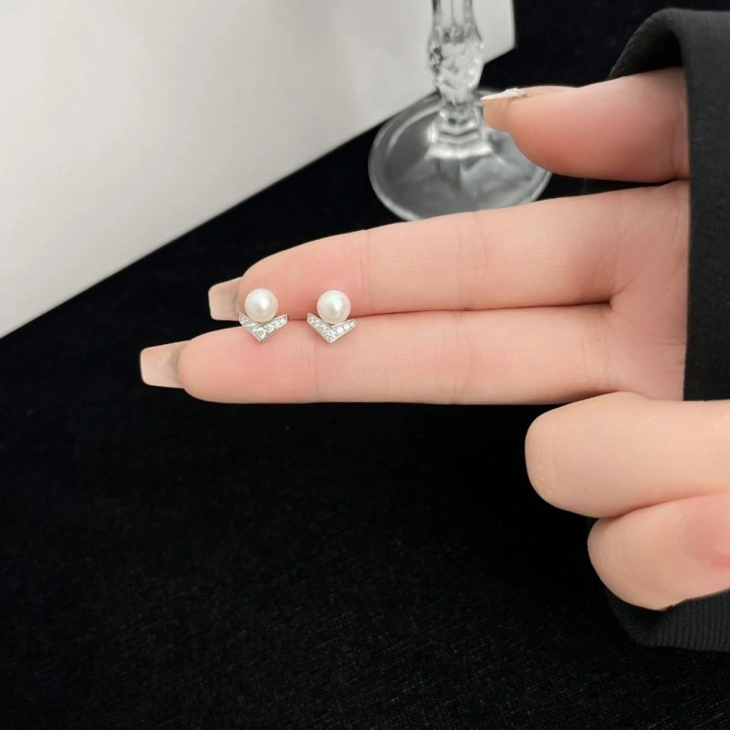 HighPerformance Chaumet Earrings 213538