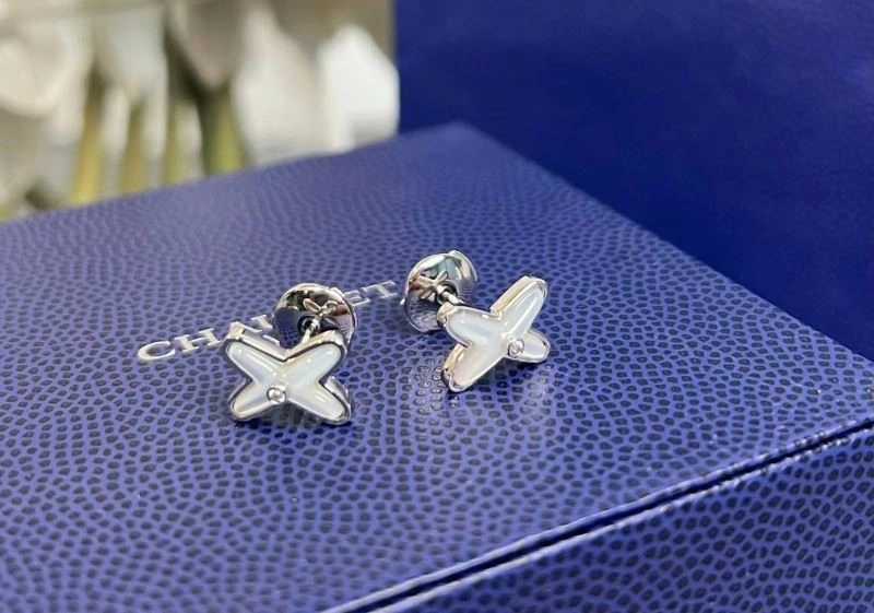 Popular Chaumet Earrings 210859