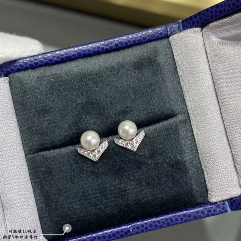 Stylish Chaumet Earrings 210006