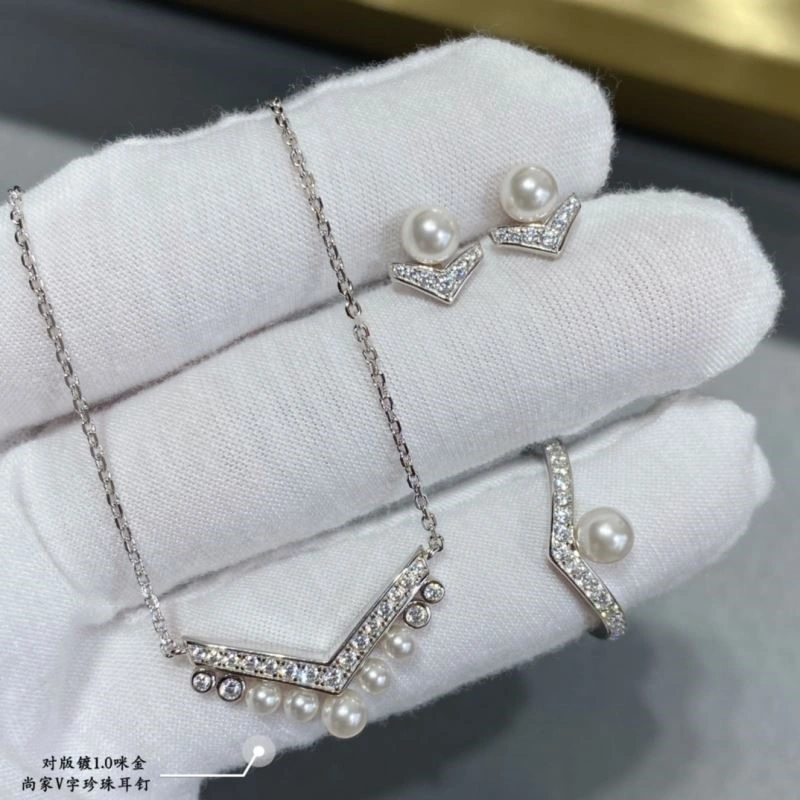 Stylish Chaumet Earrings 210006