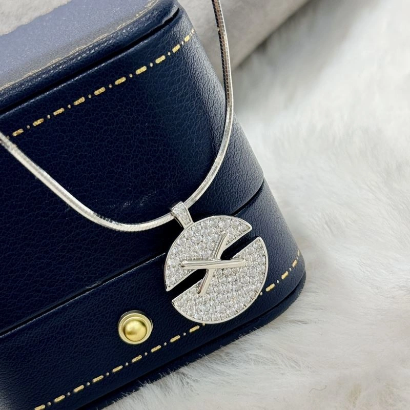 HighPerformance Chaumet Necklaces 213553