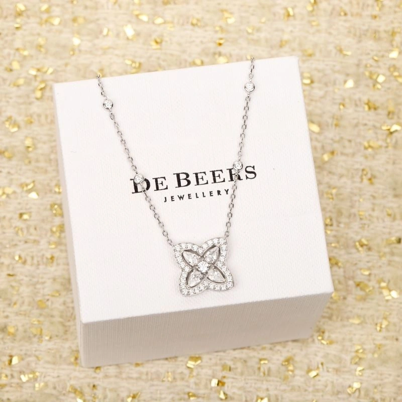 Minimalist Chaumet Necklaces 213543