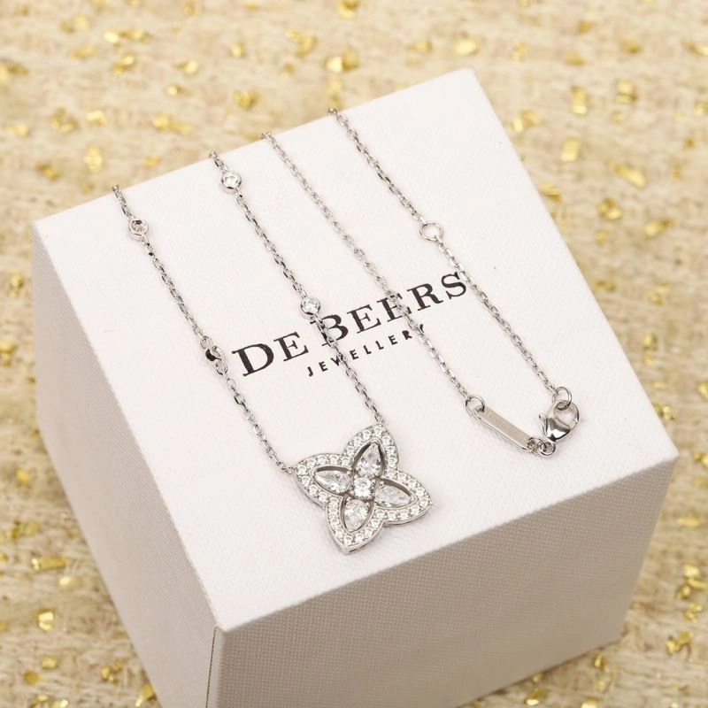 Minimalist Chaumet Necklaces 213543