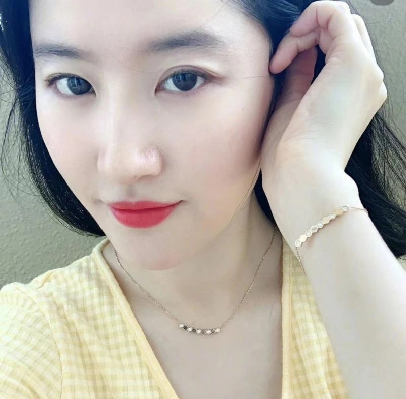Chaumet Necklaces Effortless 214652