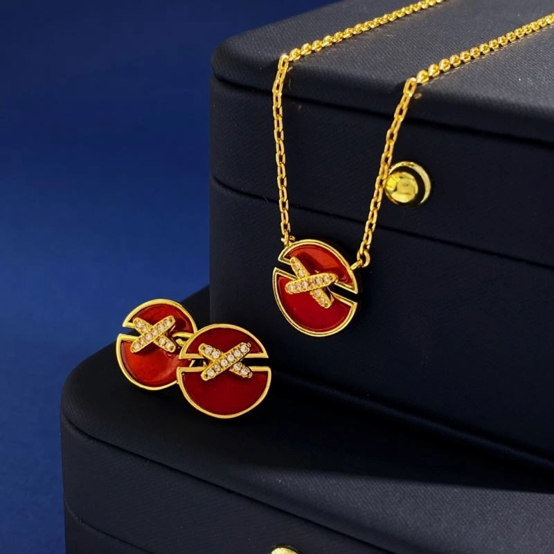 Sophisticated Chaumet Necklaces 214291