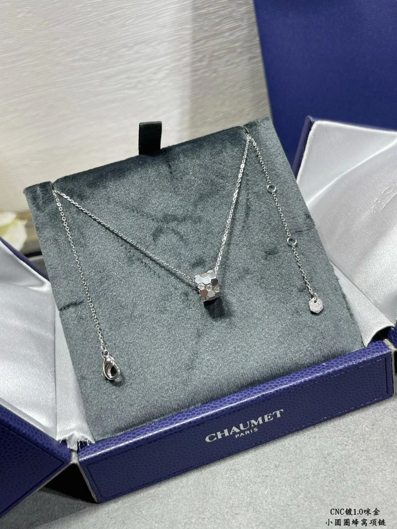 Compact Chaumet Necklaces 212383