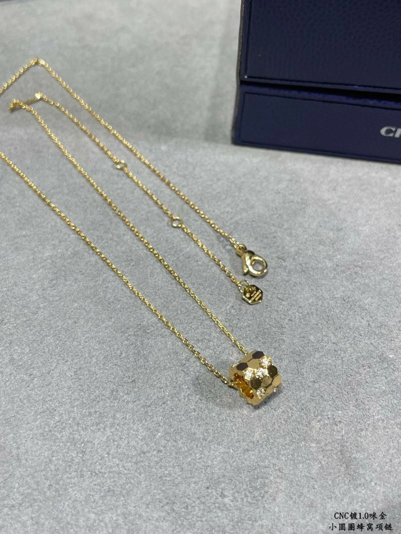 Compact Chaumet Necklaces 212383