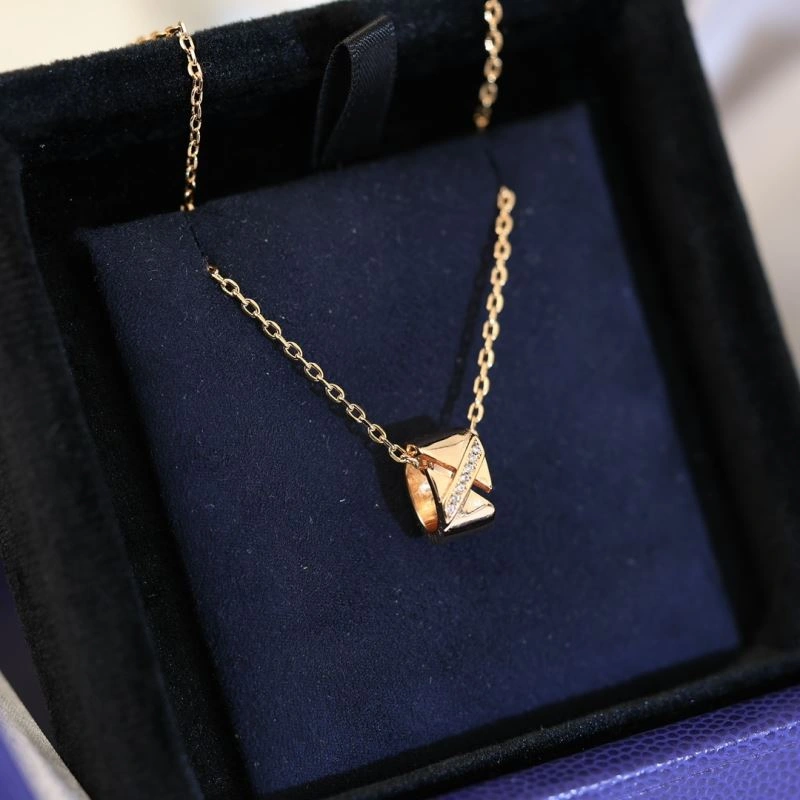 Chaumet Necklaces Lightweight 212304