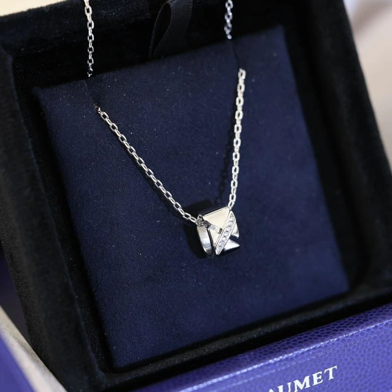 Chaumet Necklaces Lightweight 212304
