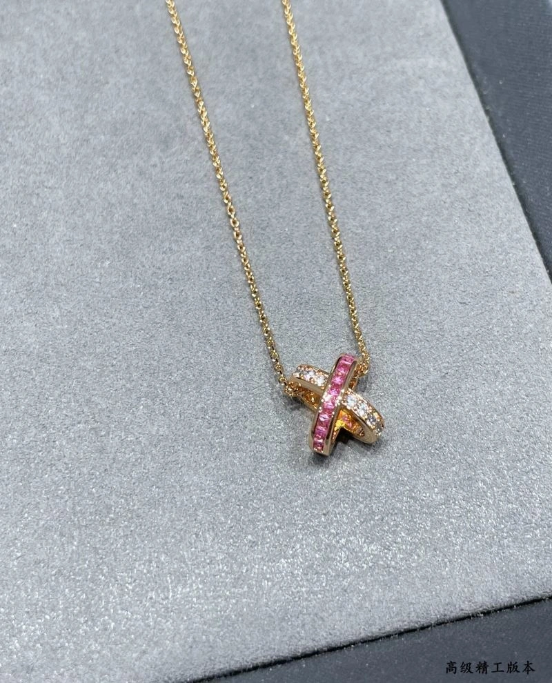 Versatile Chaumet Necklaces 212291