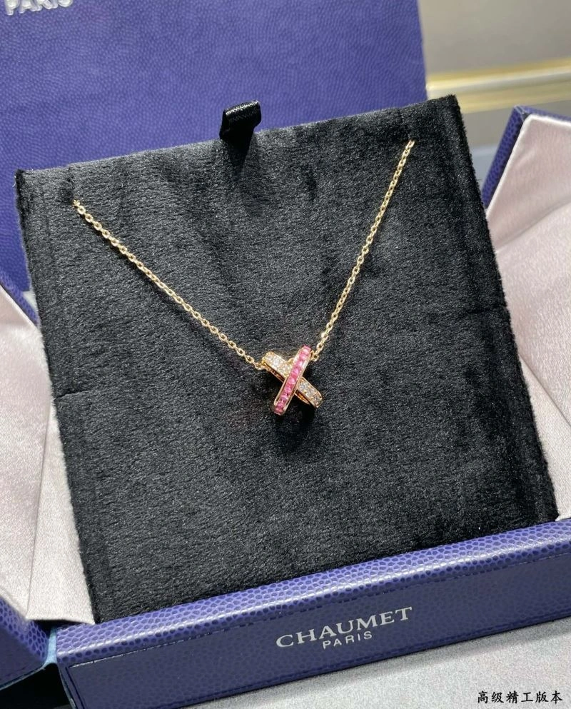 Versatile Chaumet Necklaces 212291