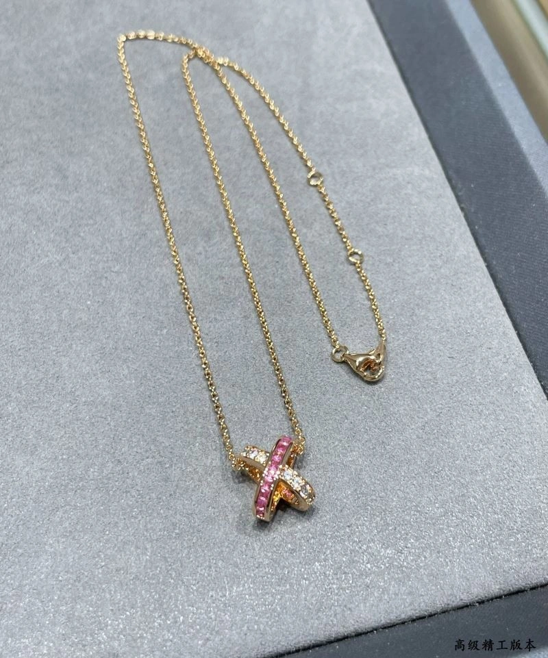 Versatile Chaumet Necklaces 212291