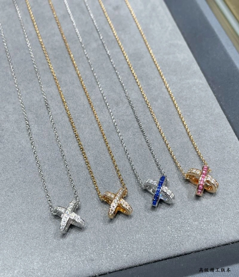 Versatile Chaumet Necklaces 212291