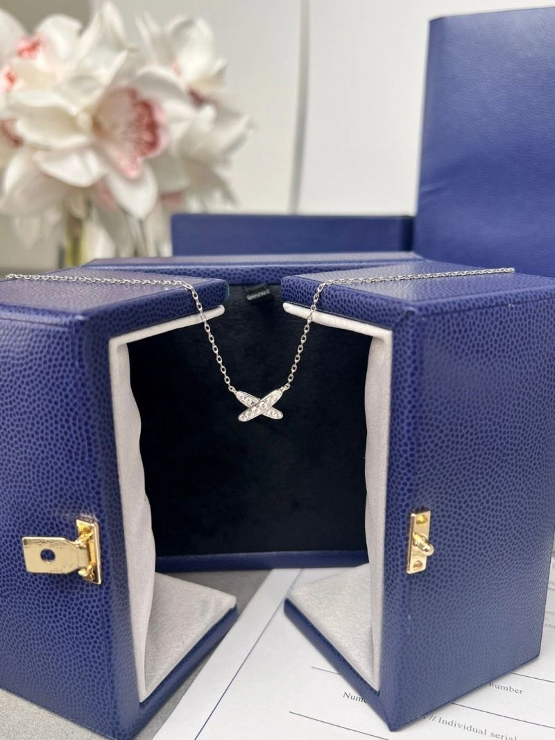 Compact Chaumet Necklaces 212290