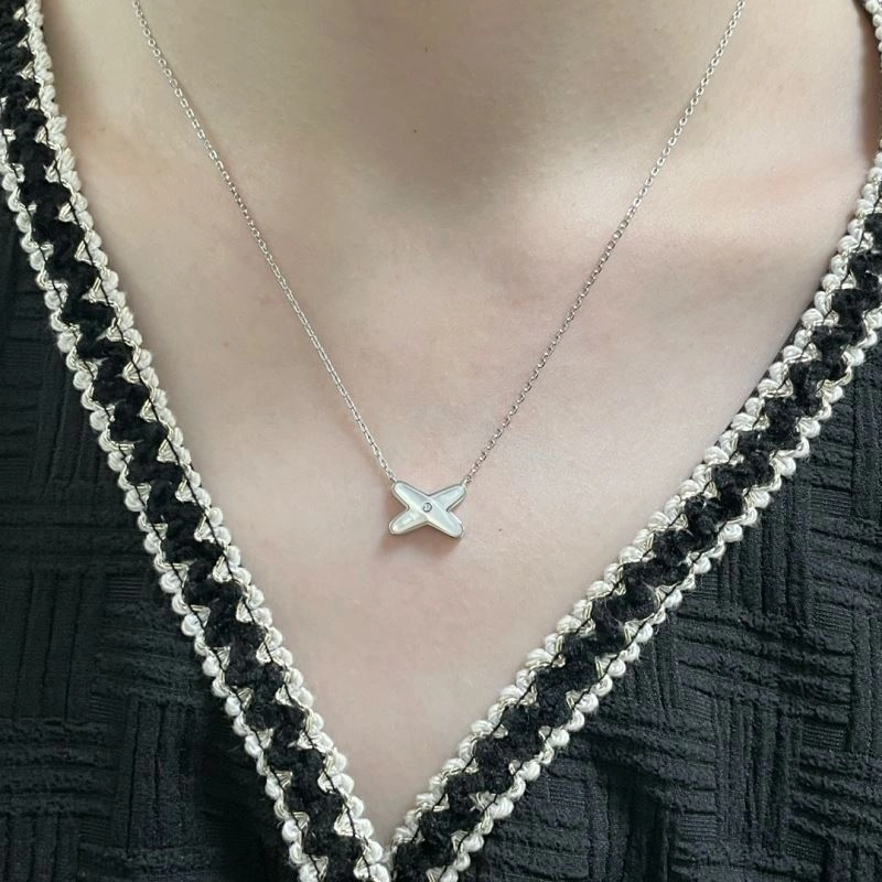Chaumet Necklaces Minimalist 211393