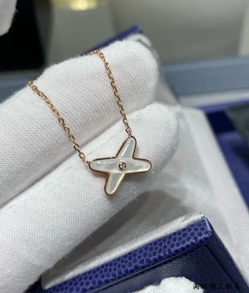Chaumet Necklaces Minimalist 211393