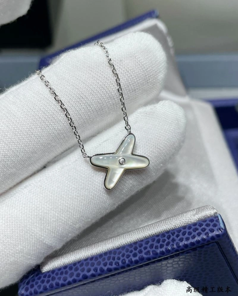 Chaumet Necklaces Minimalist 211393