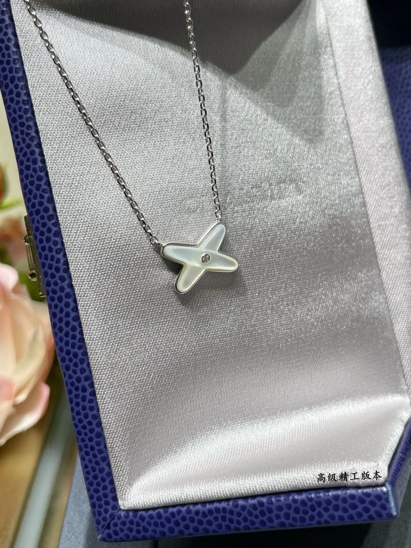 Chaumet Necklaces Minimalist 211393