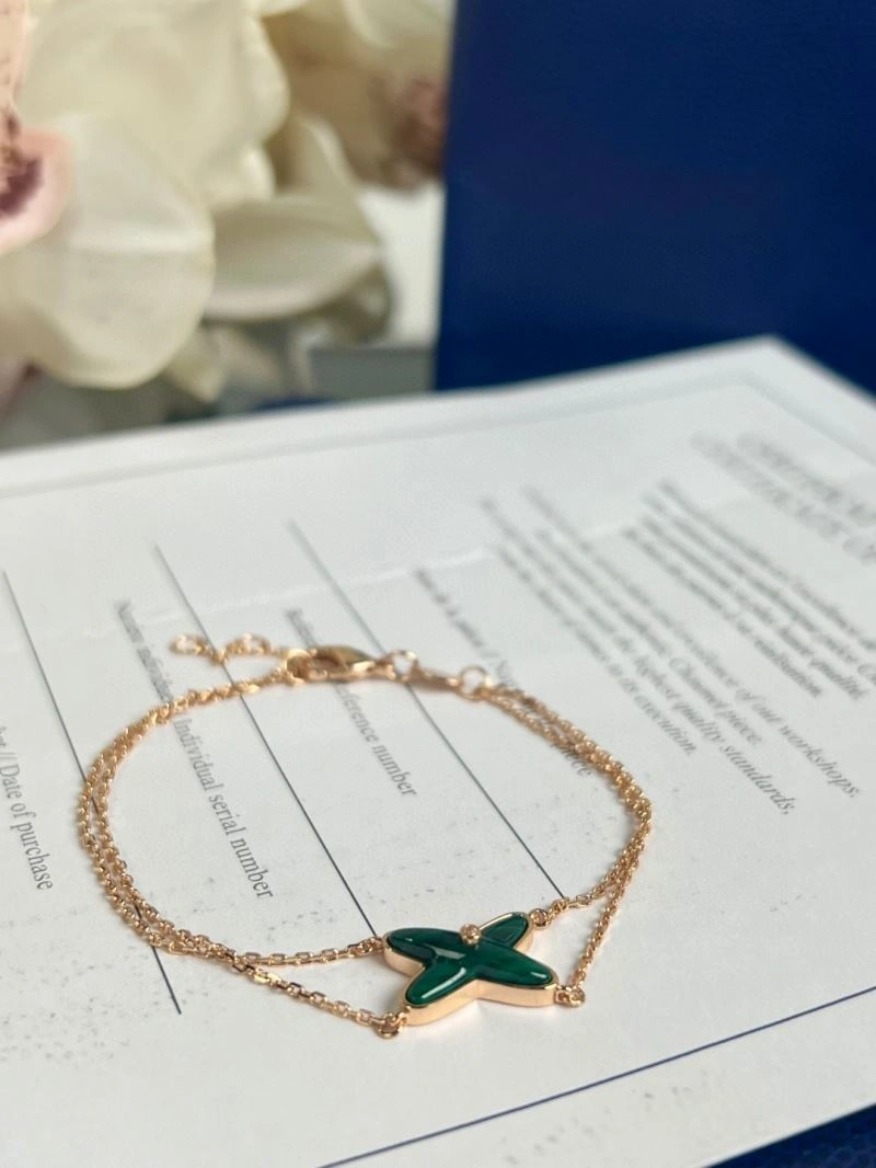 Practical Chaumet Necklaces 211386