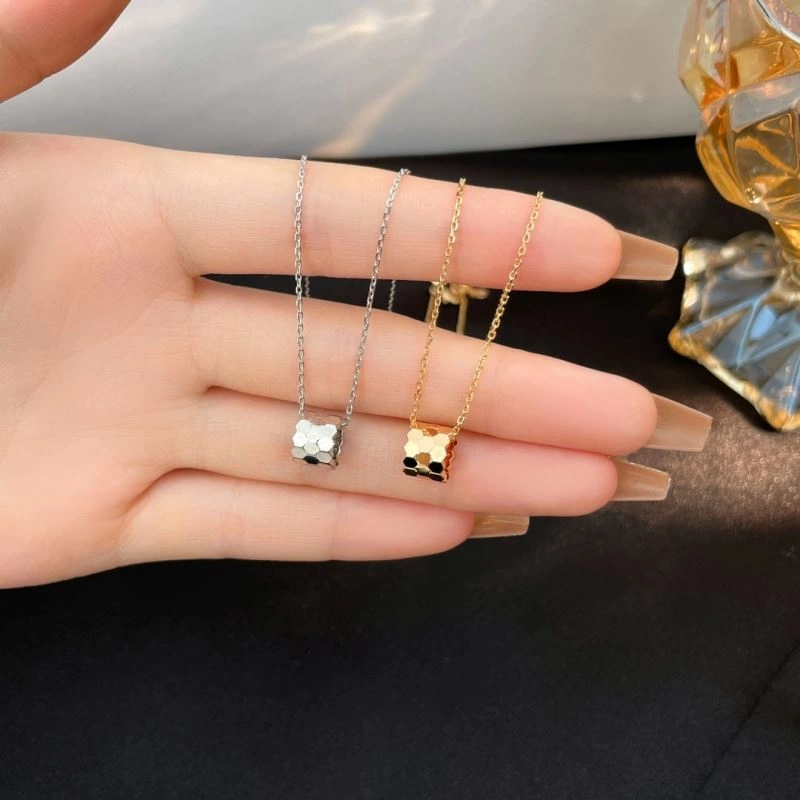 Chaumet Necklaces Supportive 211379