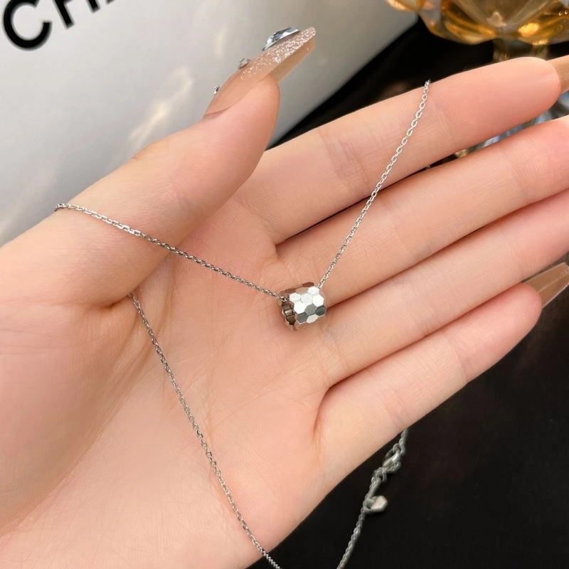 Chaumet Necklaces Supportive 211379
