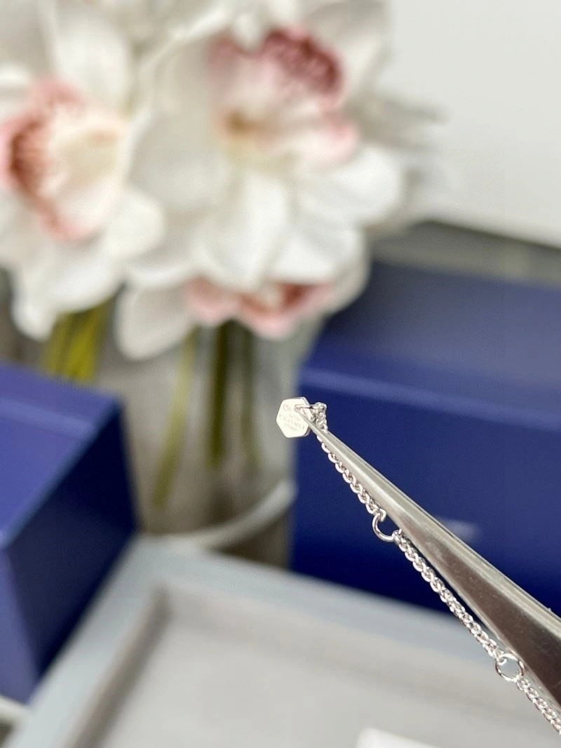 Supportive Chaumet Necklaces 210853