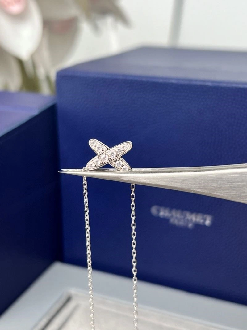 Classic Chaumet Necklaces 210857