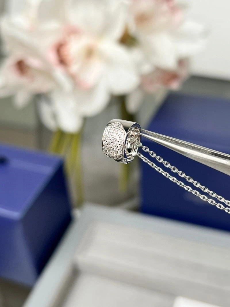 Tailored Chaumet Necklaces 210852