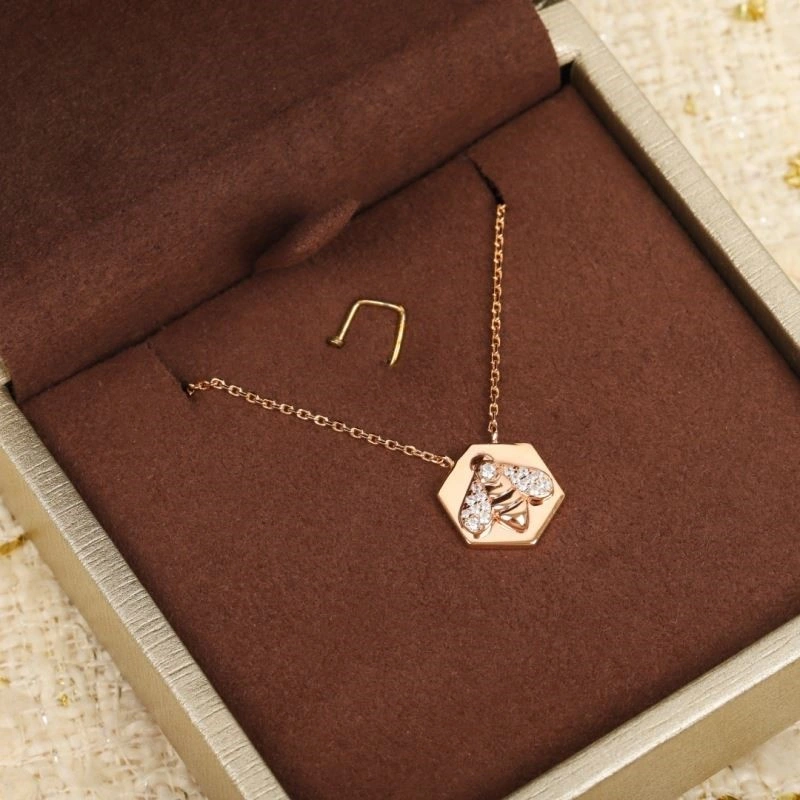 Practical Chaumet Necklaces 210844