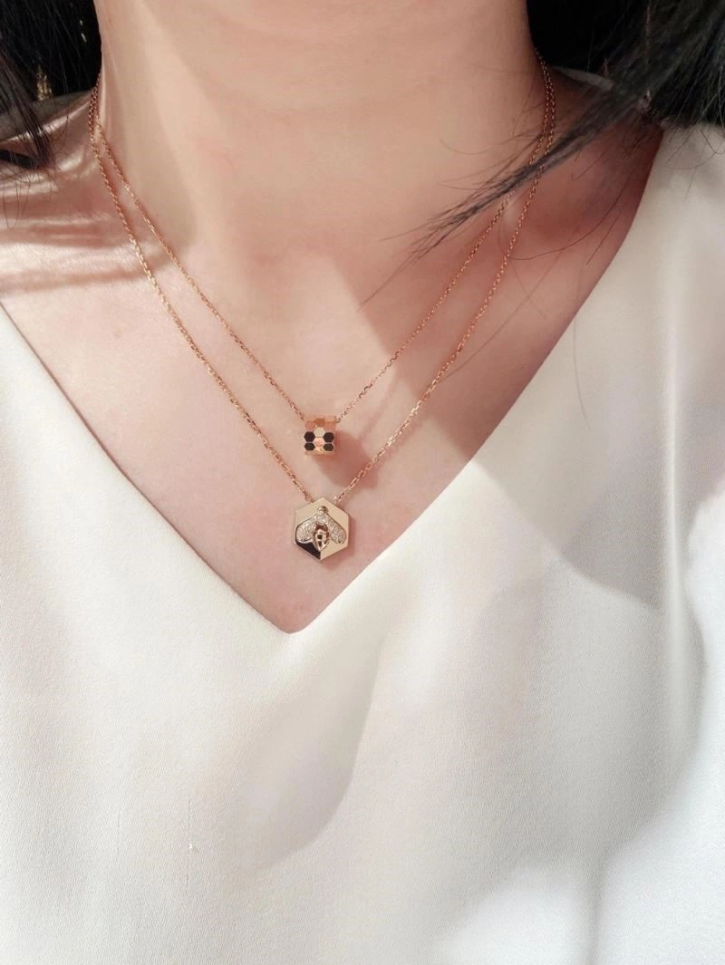Practical Chaumet Necklaces 210844
